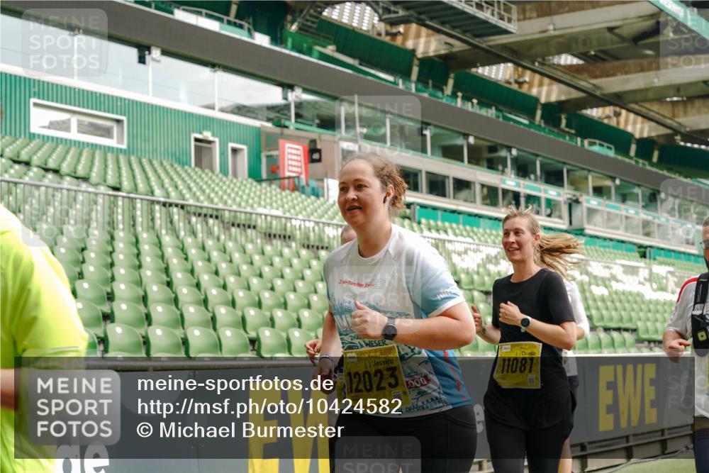 13.09.2026 - 21. swb-Marathon Bremen Michael Burmester http://msf.ph/oto/10424582 13.09.2026 10:47:14 Laufen im Stadion 10161, 10264, 10349, 10472, 10535, 10895, 10933, 10970, 11050, 11104, 11181, 11244, 11262, 11296, 11367, 11443, 11457, 11529, 11530, 11546, 11573, 11574, 11579, 11639, 11663, 11675, 11709, 11760, 11821, 12157, 12211, 12285, 12316, 12317, 12340, 12374, 12422, 12444, 12462, 10002, 10004, 10005, 10176, 10191, 10192, 10271, 10295, 10303, 10325, 10335, 10361, 10362, 10459, 10513, 10629, 10756, 10779, 10882, 10997, 10999, 11233, 11307, 11355 meine-sportfotos.de