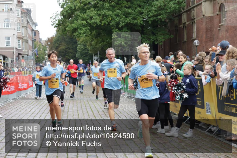 13.09.2026 - Kiel Lauf Yannick Fuchs http://msf.ph/oto/10424590 13.09.2026 09:46:06 Ziel 1415, 2482, 4909, 4910, 4918, 5234, 6732, 7015, 7911, 7924, 8244, 8611, 8859, 10203, 10685, 10719, 10898, 11076, 11078, 557, 1023, 1418, 1579, 2127, 2788, 3025, 3142, 3301, 3974, 4413, 4569, 5511, 5757, 5829, 6038, 7202, 7349, 7572, 7911, 8126, 8244, 8859, 9841, 10036, 10142, 10392, 10445, 10719, 12069, 12281, 12374, 12841, 167, 181, 442, 3052, 3361, 3954, 5855, 5955, 6857, 7308, 8125, 10117, 10913, 11316, 11859, 12495, 12621, 1023, 1579, 2017, 2835, 3408, 5369, 6038 meine-sportfotos.de