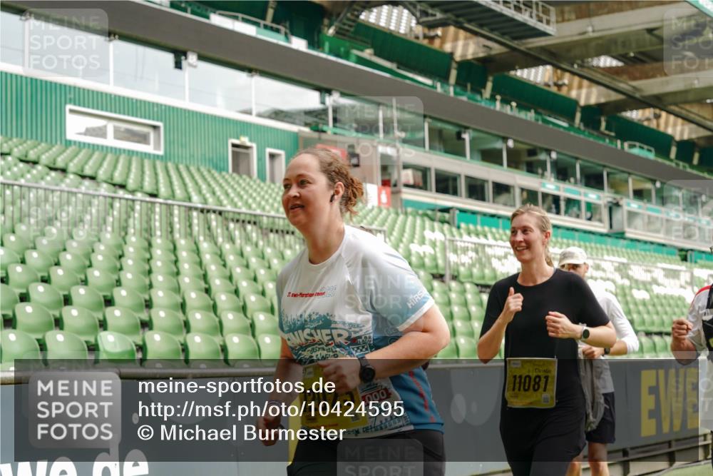 13.09.2026 - 21. swb-Marathon Bremen Michael Burmester http://msf.ph/oto/10424595 13.09.2026 10:47:14 Laufen im Stadion 10161, 10264, 10349, 10472, 10535, 10895, 10933, 10970, 11050, 11104, 11181, 11244, 11262, 11296, 11367, 11443, 11457, 11529, 11530, 11546, 11573, 11574, 11579, 11639, 11663, 11675, 11709, 11760, 11821, 12157, 12211, 12285, 12316, 12317, 12340, 12374, 12422, 12444, 12462, 10002, 10004, 10005, 10176, 10191, 10192, 10271, 10295, 10303, 10325, 10335, 10361, 10362, 10459, 10513, 10629, 10756, 10779, 10882, 10997, 10999, 11233, 11307, 11355 meine-sportfotos.de
