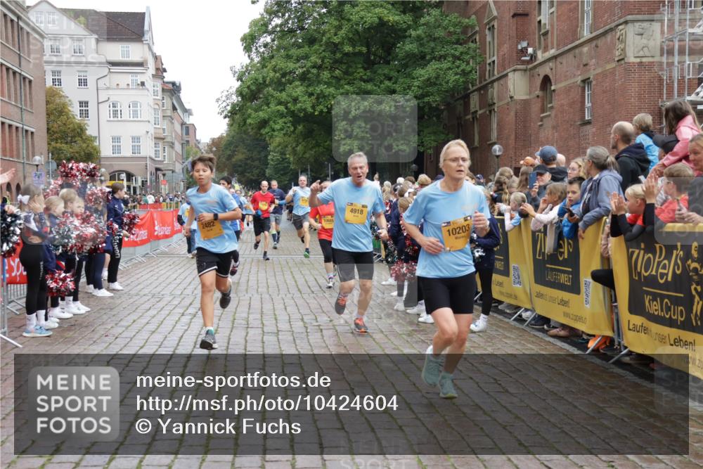 13.09.2026 - Kiel Lauf Yannick Fuchs http://msf.ph/oto/10424604 13.09.2026 09:46:06 Ziel 1415, 2482, 4909, 4910, 4918, 5234, 6732, 7015, 7911, 7924, 8244, 8611, 8859, 10203, 10685, 10719, 10898, 11076, 11078, 557, 1023, 1418, 1579, 2127, 2788, 3025, 3142, 3301, 3974, 4413, 4569, 5511, 5757, 5829, 6038, 7202, 7349, 7572, 7911, 8126, 8244, 8859, 9841, 10036, 10142, 10392, 10445, 10719, 12069, 12281, 12374, 12841, 167, 181, 442, 3052, 3361, 3954, 5855, 5955, 6857, 7308, 8125, 10117, 10913, 11316, 11859, 12495, 12621, 1023, 1579, 2017, 2835, 3408, 5369, 6038 meine-sportfotos.de