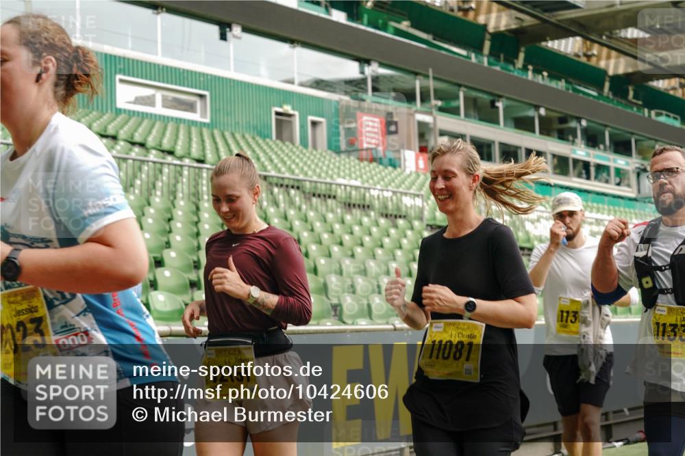 13.09.2026 - 21. swb-Marathon Bremen Michael Burmester http://msf.ph/oto/10424606 13.09.2026 10:47:14 Laufen im Stadion 10161, 10264, 10349, 10472, 10535, 10895, 10933, 10970, 11050, 11104, 11181, 11244, 11262, 11296, 11367, 11443, 11457, 11529, 11530, 11546, 11573, 11574, 11579, 11639, 11663, 11675, 11709, 11760, 11821, 12157, 12211, 12285, 12316, 12317, 12340, 12374, 12422, 12444, 12462, 10002, 10004, 10005, 10176, 10191, 10192, 10271, 10295, 10303, 10325, 10335, 10361, 10362, 10459, 10513, 10629, 10756, 10779, 10882, 10997, 10999, 11233, 11307, 11355 meine-sportfotos.de