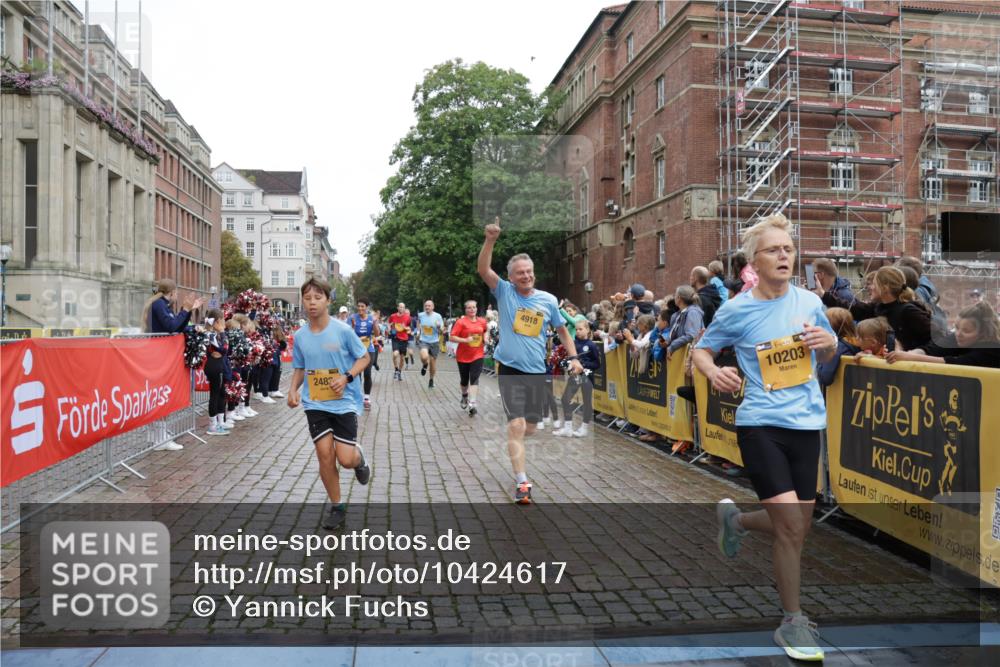 13.09.2026 - Kiel Lauf Yannick Fuchs http://msf.ph/oto/10424617 13.09.2026 09:46:07 Ziel 1415, 2482, 4909, 4910, 4918, 5234, 6732, 7015, 7924, 8125, 8611, 10203, 10685, 10898, 11076, 11078, 557, 1023, 1418, 1579, 2127, 2788, 3025, 3142, 3301, 3974, 4413, 4569, 5511, 5757, 5829, 6038, 7202, 7349, 7572, 7911, 7924, 8126, 8244, 8859, 9841, 10036, 10142, 10392, 10445, 10719, 12281, 12374, 12841, 167, 181, 442, 3052, 3361, 3954, 5855, 5955, 6857, 7308, 10117, 10913, 11316, 11859, 12495, 12621, 1023, 1579, 2017, 2835, 5369, 6038 meine-sportfotos.de