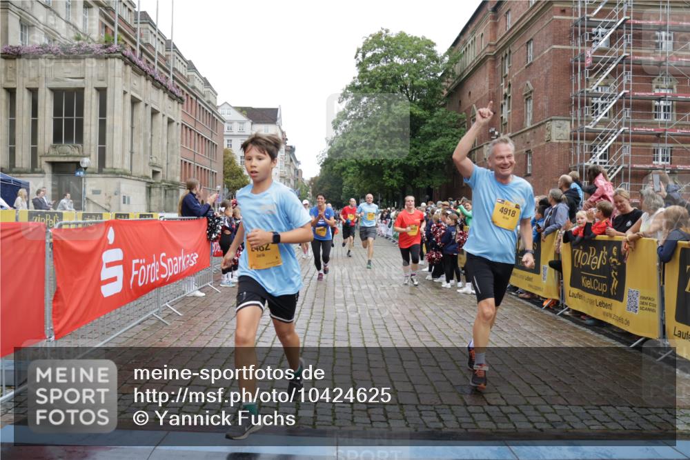 13.09.2026 - Kiel Lauf Yannick Fuchs http://msf.ph/oto/10424625 13.09.2026 09:46:08 Ziel 1415, 2482, 3052, 4909, 4910, 4918, 5234, 6732, 7015, 8125, 8611, 10203, 10685, 10898, 11076, 11078, 557, 1023, 1418, 2127, 2788, 3025, 3142, 3301, 3974, 4413, 4569, 5511, 5757, 5829, 7202, 7349, 7572, 7911, 7924, 8126, 8244, 8611, 8859, 9841, 10036, 10142, 10392, 10445, 10719, 12281, 12374, 12841, 167, 181, 442, 3361, 3954, 5855, 5955, 6857, 7308, 10117, 10913, 11316, 11859, 11861, 12495, 12621, 1023, 1579, 2835, 6038, 8126 meine-sportfotos.de