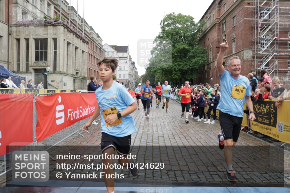 13.09.2026 - Kiel Lauf Yannick Fuchs http://msf.ph/oto/10424629 13.09.2026 09:46:08 Ziel 1415, 2482, 3052, 4909, 4910, 4918, 5234, 6732, 7015, 8125, 8611, 10203, 10685, 10898, 11076, 11078, 557, 1023, 1418, 2127, 2788, 3025, 3142, 3301, 3974, 4413, 4569, 5511, 5757, 5829, 7202, 7349, 7572, 7911, 7924, 8126, 8244, 8611, 8859, 9841, 10036, 10142, 10392, 10445, 10719, 12281, 12374, 12841, 167, 181, 442, 3361, 3954, 5855, 5955, 6857, 7308, 10117, 10913, 11316, 11859, 11861, 12495, 12621, 1023, 1579, 2835, 6038, 8126 meine-sportfotos.de