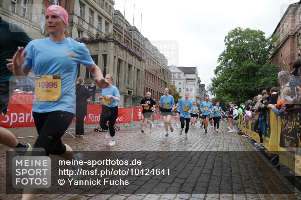13.09.2026 - Kiel Lauf Yannick Fuchs http://msf.ph/oto/10424641 13.09.2026 11:00:39 Ziel 362, 1650, 1722, 1795, 2233, 2267, 4055, 4261, 4706, 4855, 5794, 5912, 7179, 7214, 8565, 8590, 8622, 8686, 10529, 10590, 11797, 12756, 12757, 12773, 173, 327, 893, 1036, 1078, 1518, 1896, 1897, 2150, 2151, 2187, 2382, 2490, 2558, 2915, 3121, 3775, 3793, 4239, 4437, 4524, 4787, 4905, 6431, 6520, 6770, 6897, 7091, 7438, 7945, 7997, 8481, 9327, 9408, 9690, 10346, 10420, 10674, 10996, 11182, 11220, 11471, 11503, 11607, 11835, 12214, 12457, 190, 2038 meine-sportfotos.de