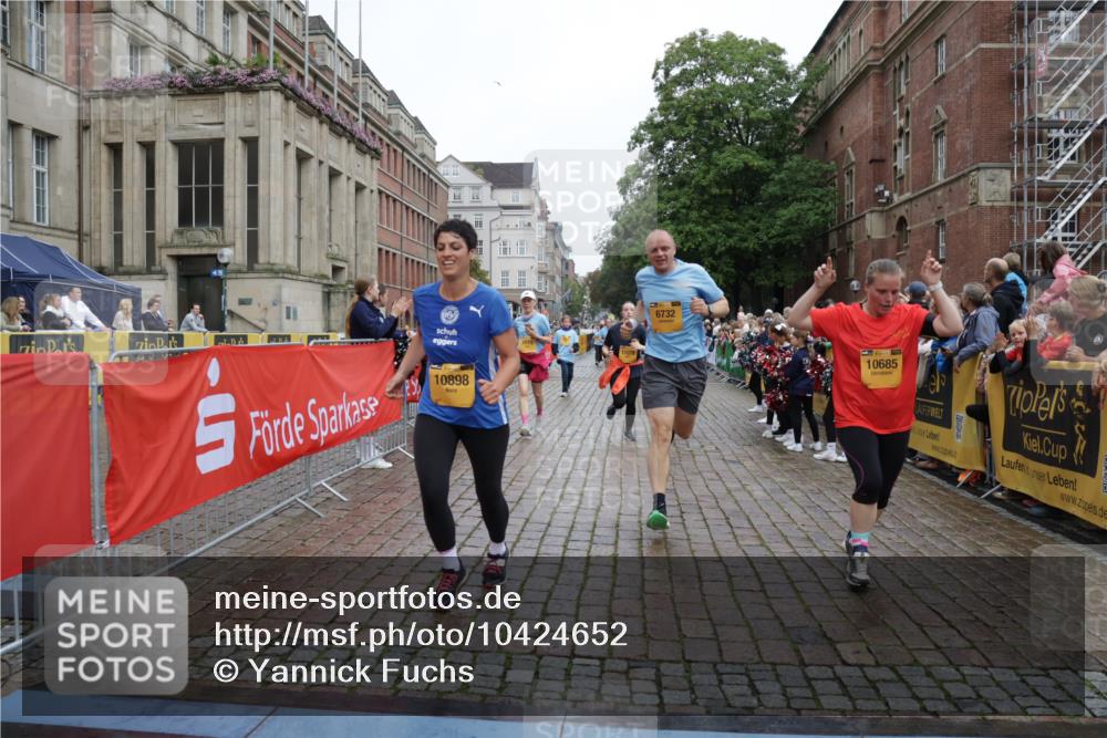 13.09.2026 - Kiel Lauf Yannick Fuchs http://msf.ph/oto/10424652 13.09.2026 09:46:09 Ziel 1415, 2482, 3052, 4909, 4910, 4918, 5234, 5855, 6732, 7015, 7308, 8125, 10203, 10685, 10898, 11076, 11078, 557, 1023, 1418, 2127, 2788, 3025, 3142, 3301, 3974, 4413, 4569, 5511, 5757, 5829, 7202, 7349, 7572, 7911, 7924, 8126, 8244, 8611, 8859, 9841, 10036, 10142, 10392, 10445, 10719, 12281, 12374, 12841, 167, 181, 442, 3361, 3954, 5955, 6857, 10117, 10913, 11316, 11859, 11861, 12495, 12621, 1023, 1579, 2835, 6038, 8126 meine-sportfotos.de
