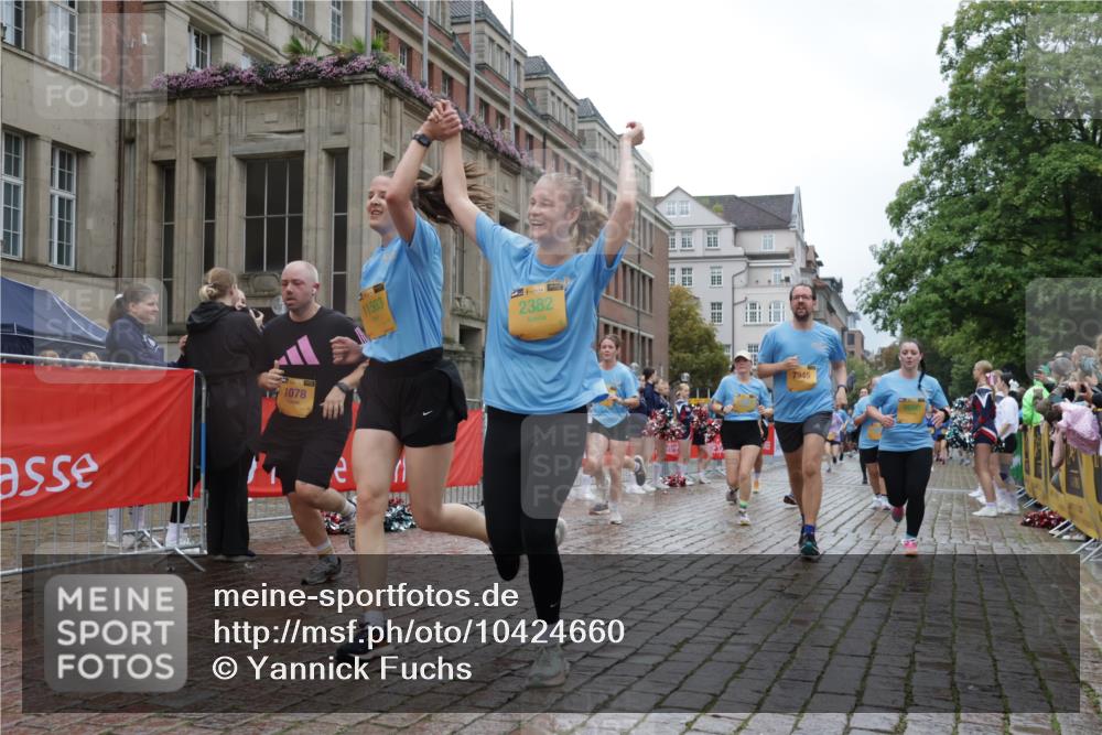 13.09.2026 - Kiel Lauf Yannick Fuchs http://msf.ph/oto/10424660 13.09.2026 11:00:41 Ziel 362, 1650, 1722, 1795, 2233, 2267, 4055, 4261, 4706, 4855, 5794, 5912, 7179, 7214, 7610, 8590, 8622, 8686, 10480, 10529, 10590, 10700, 11797, 12756, 12757, 12773, 173, 327, 893, 1036, 1078, 1518, 1650, 1896, 1897, 2150, 2151, 2187, 2233, 2382, 2490, 2558, 2915, 3121, 3775, 3793, 4239, 4524, 4787, 4905, 6431, 6520, 6770, 6897, 7091, 7438, 7945, 7997, 8481, 8565, 9327, 9408, 9690, 10346, 10420, 10674, 11182, 11220, 11471, 11503, 11607, 11835, 12214, 12457, 48, 190, 2038 meine-sportfotos.de