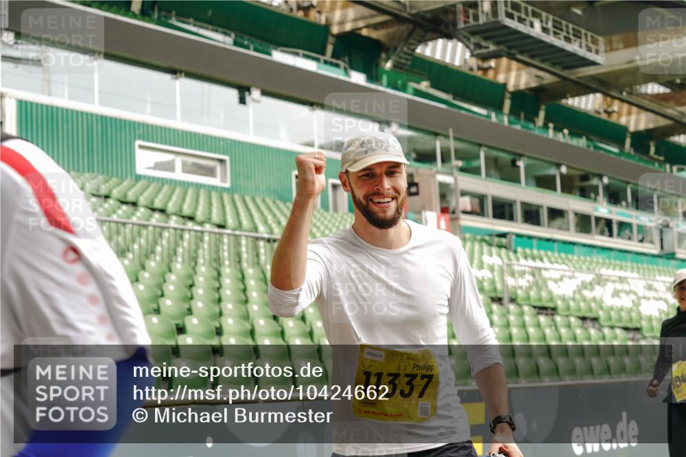 13.09.2026 - 21. swb-Marathon Bremen Michael Burmester http://msf.ph/oto/10424662 13.09.2026 10:47:16 Laufen im Stadion 10161, 10264, 10349, 10472, 10535, 10895, 10933, 10970, 11050, 11104, 11181, 11244, 11262, 11296, 11443, 11457, 11529, 11530, 11546, 11573, 11574, 11579, 11639, 11663, 11675, 11709, 11760, 11821, 12157, 12211, 12285, 12316, 12317, 12340, 12374, 12422, 12444, 12462, 10002, 10004, 10005, 10176, 10191, 10192, 10271, 10295, 10325, 10335, 10361, 10362, 10459, 10513, 10629, 10756, 10779, 10882, 10997, 10999, 11233, 11307, 11355 meine-sportfotos.de