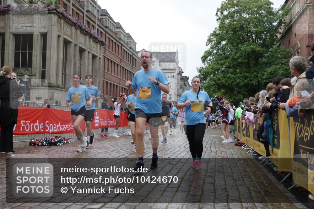 13.09.2026 - Kiel Lauf Yannick Fuchs http://msf.ph/oto/10424670 13.09.2026 11:00:42 Ziel 362, 1722, 1795, 2267, 4055, 4261, 4706, 4855, 5794, 5912, 7179, 7214, 7610, 8590, 8622, 8686, 10480, 10529, 10590, 10700, 11797, 12756, 12757, 12773, 173, 327, 893, 1036, 1078, 1518, 1650, 1896, 1897, 2150, 2151, 2187, 2233, 2382, 2490, 2558, 2915, 3121, 3793, 4239, 4261, 4524, 4787, 4905, 6431, 6520, 6770, 6897, 7091, 7438, 7945, 7997, 8481, 8565, 9327, 9408, 9690, 10346, 10420, 10674, 11182, 11220, 11471, 11503, 11607, 11835, 12214, 12457, 48, 190, 2038 meine-sportfotos.de