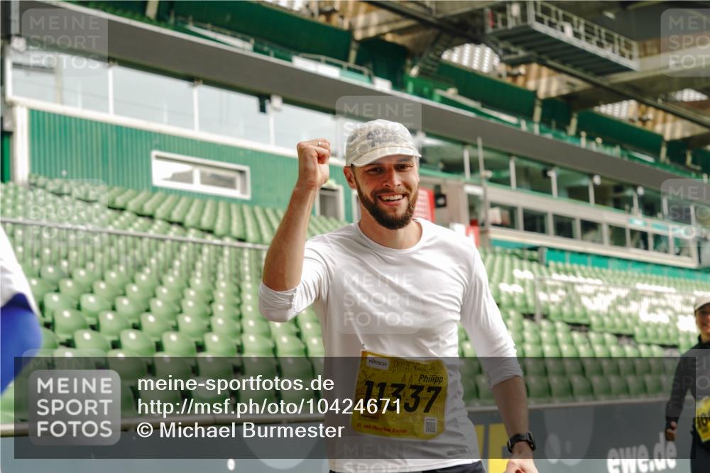 13.09.2026 - 21. swb-Marathon Bremen Michael Burmester http://msf.ph/oto/10424671 13.09.2026 10:47:16 Laufen im Stadion 10161, 10264, 10349, 10472, 10535, 10895, 10933, 10970, 11050, 11104, 11181, 11244, 11262, 11296, 11443, 11457, 11529, 11530, 11546, 11573, 11574, 11579, 11639, 11663, 11675, 11709, 11760, 11821, 12157, 12211, 12285, 12316, 12317, 12340, 12374, 12422, 12444, 12462, 10002, 10004, 10005, 10176, 10191, 10192, 10271, 10295, 10325, 10335, 10361, 10362, 10459, 10513, 10629, 10756, 10779, 10882, 10997, 10999, 11233, 11307, 11355 meine-sportfotos.de