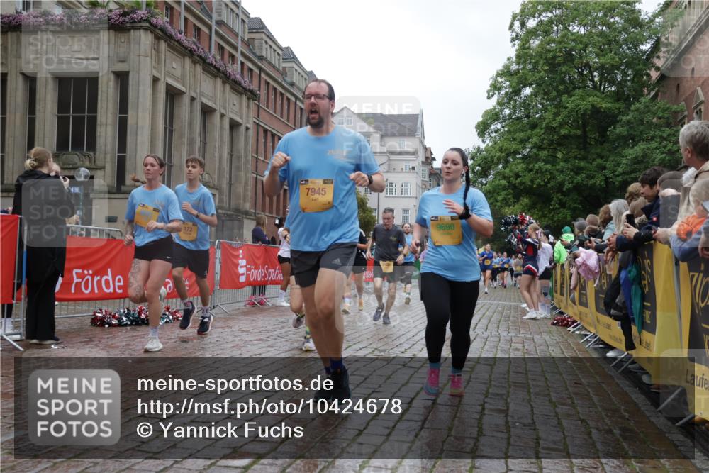 13.09.2026 - Kiel Lauf Yannick Fuchs http://msf.ph/oto/10424678 13.09.2026 11:00:42 Ziel 362, 1722, 1795, 2267, 4055, 4261, 4706, 4855, 5794, 5912, 7179, 7214, 7610, 8590, 8622, 8686, 10480, 10529, 10590, 10700, 11797, 12756, 12757, 12773, 173, 327, 893, 1036, 1078, 1518, 1650, 1896, 1897, 2150, 2151, 2187, 2233, 2382, 2490, 2558, 2915, 3121, 3793, 4239, 4261, 4524, 4787, 4905, 6431, 6520, 6770, 6897, 7091, 7438, 7945, 7997, 8481, 8565, 9327, 9408, 9690, 10346, 10420, 10674, 11182, 11220, 11471, 11503, 11607, 11835, 12214, 12457, 48, 190, 2038 meine-sportfotos.de