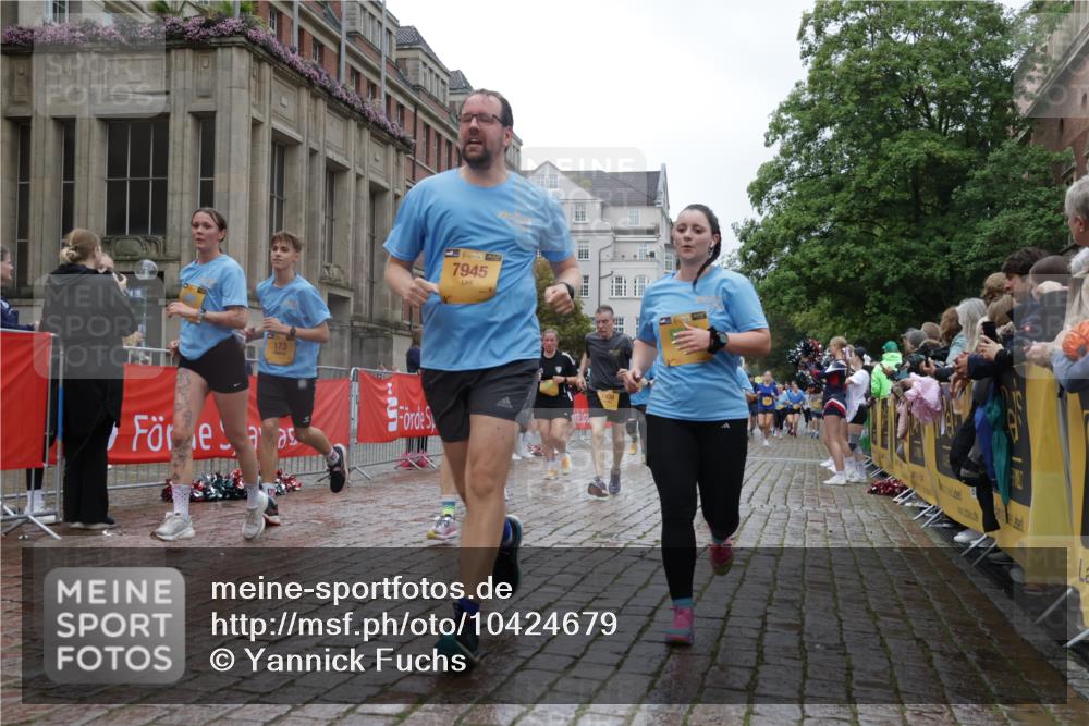 13.09.2026 - Kiel Lauf Yannick Fuchs http://msf.ph/oto/10424679 13.09.2026 11:00:42 Ziel 362, 1722, 1795, 2267, 4055, 4261, 4706, 4855, 5794, 5912, 7179, 7214, 7610, 8590, 8622, 8686, 10480, 10529, 10590, 10700, 11797, 12756, 12757, 12773, 173, 327, 893, 1036, 1078, 1518, 1650, 1896, 1897, 2150, 2151, 2187, 2233, 2382, 2490, 2558, 2915, 3121, 3793, 4239, 4261, 4524, 4787, 4905, 6431, 6520, 6770, 6897, 7091, 7438, 7945, 7997, 8481, 8565, 9327, 9408, 9690, 10346, 10420, 10674, 11182, 11220, 11471, 11503, 11607, 11835, 12214, 12457, 48, 190, 2038 meine-sportfotos.de