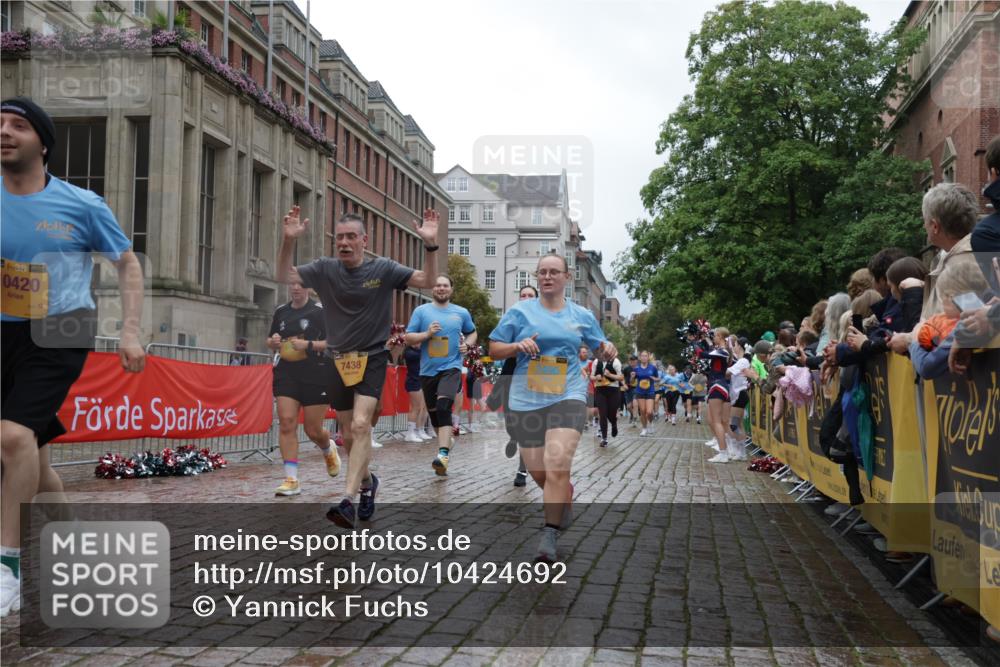 13.09.2026 - Kiel Lauf Yannick Fuchs http://msf.ph/oto/10424692 13.09.2026 11:00:44 Ziel 1722, 1795, 2038, 4055, 4706, 4855, 5794, 5912, 6995, 6996, 7214, 7610, 8590, 8622, 8686, 10480, 10529, 10590, 10700, 11797, 12756, 12757, 12773, 173, 327, 362, 893, 1036, 1518, 1650, 1896, 1897, 2150, 2151, 2187, 2233, 2267, 2490, 2558, 2915, 3121, 3793, 4239, 4261, 4524, 4787, 4905, 6431, 6520, 6770, 6897, 7091, 7179, 7438, 7997, 8481, 8565, 9327, 9408, 9690, 10346, 10420, 10674, 11182, 11220, 11471, 11607, 11797, 11835, 12214, 12457, 12756, 48, 190 meine-sportfotos.de