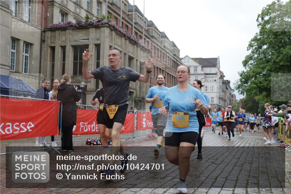 13.09.2026 - Kiel Lauf Yannick Fuchs http://msf.ph/oto/10424701 13.09.2026 11:00:45 Ziel 1722, 1795, 2038, 3423, 3425, 4055, 4706, 4855, 4915, 5794, 5912, 6995, 6996, 7214, 7610, 8590, 8622, 8686, 9199, 10480, 10529, 10590, 10700, 12773, 173, 327, 362, 893, 1036, 1518, 1650, 1896, 1897, 2150, 2151, 2187, 2233, 2267, 2490, 2558, 2915, 3121, 3793, 4239, 4261, 4524, 4787, 4905, 6431, 6770, 6897, 7091, 7179, 7438, 7997, 8481, 8565, 9327, 9408, 10346, 10420, 10590, 10674, 11182, 11220, 11471, 11797, 11835, 12214, 12457, 12756, 48, 190 meine-sportfotos.de