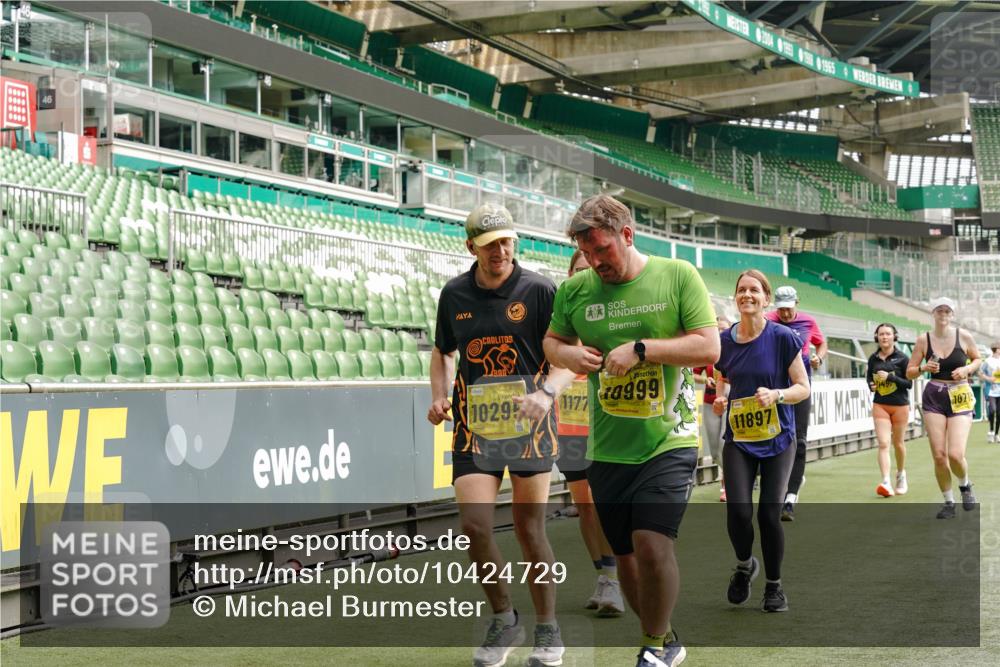 13.09.2026 - 21. swb-Marathon Bremen Michael Burmester http://msf.ph/oto/10424729 13.09.2026 10:47:19 Laufen im Stadion 10161, 10264, 10349, 10535, 10895, 10933, 10970, 11050, 11104, 11181, 11244, 11262, 11296, 11443, 11457, 11529, 11530, 11546, 11573, 11574, 11579, 11639, 11663, 11675, 11698, 11760, 11821, 12157, 12211, 12285, 12316, 12317, 12340, 12374, 12422, 12444, 12462, 10002, 10004, 10005, 10176, 10191, 10192, 10271, 10295, 10325, 10335, 10361, 10362, 10459, 10513, 10629, 10756, 10779, 10882, 10997, 10999, 11233, 11307, 11355 meine-sportfotos.de