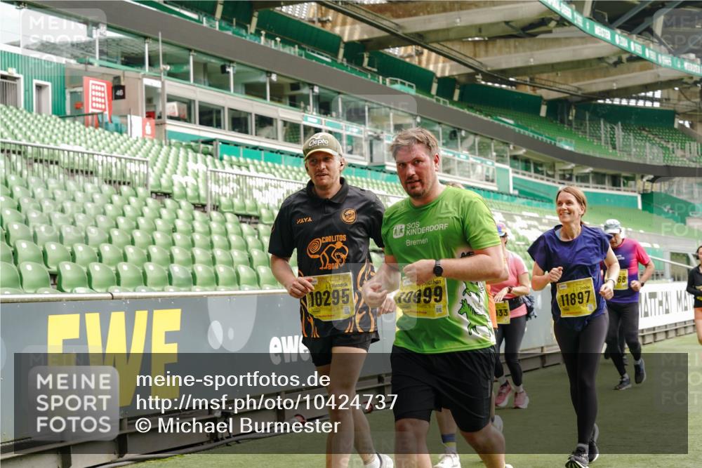 13.09.2026 - 21. swb-Marathon Bremen Michael Burmester http://msf.ph/oto/10424737 13.09.2026 10:47:20 Laufen im Stadion 10161, 10264, 10349, 10535, 10732, 10895, 10933, 10970, 11050, 11104, 11181, 11244, 11262, 11296, 11423, 11443, 11457, 11529, 11530, 11546, 11573, 11574, 11579, 11639, 11663, 11675, 11698, 11760, 12157, 12211, 12285, 12316, 12317, 12340, 12374, 12422, 12444, 12462, 12472, 10002, 10004, 10005, 10176, 10191, 10192, 10271, 10295, 10325, 10335, 10361, 10362, 10459, 10513, 10629, 10756, 10779, 10882, 10997, 10999, 11233, 11307, 11355 meine-sportfotos.de