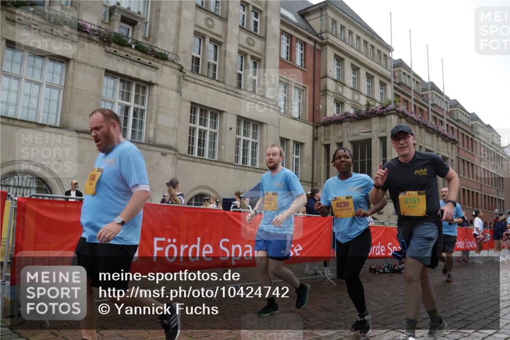 13.09.2026 - Kiel Lauf Yannick Fuchs http://msf.ph/oto/10424742 13.09.2026 11:00:53 Ziel 190, 1314, 2038, 2697, 3423, 3425, 4769, 4915, 5648, 6399, 6426, 6995, 6996, 7516, 7610, 8229, 8622, 9199, 9594, 10339, 10480, 10529, 10700, 10885, 11972, 12192, 12326, 362, 893, 1036, 1518, 1650, 1722, 1795, 1896, 1897, 2150, 2151, 2233, 2267, 2915, 3793, 4055, 4239, 4261, 4524, 4706, 4787, 4855, 4905, 5794, 5912, 6431, 6770, 7091, 7179, 7214, 7997, 8481, 8565, 8590, 8686, 9327, 9408, 10346, 10529, 10590, 10674, 11182, 11797, 11835, 12214, 12457, 12756, 48, 539, 842 meine-sportfotos.de