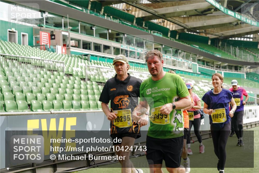 13.09.2026 - 21. swb-Marathon Bremen Michael Burmester http://msf.ph/oto/10424743 13.09.2026 10:47:20 Laufen im Stadion 10161, 10264, 10349, 10535, 10732, 10895, 10933, 10970, 11050, 11104, 11181, 11244, 11262, 11296, 11423, 11443, 11457, 11529, 11530, 11546, 11573, 11574, 11579, 11639, 11663, 11675, 11698, 11760, 12157, 12211, 12285, 12316, 12317, 12340, 12374, 12422, 12444, 12462, 12472, 10002, 10004, 10005, 10176, 10191, 10192, 10271, 10295, 10325, 10335, 10361, 10362, 10459, 10513, 10629, 10756, 10779, 10882, 10997, 10999, 11233, 11307, 11355 meine-sportfotos.de