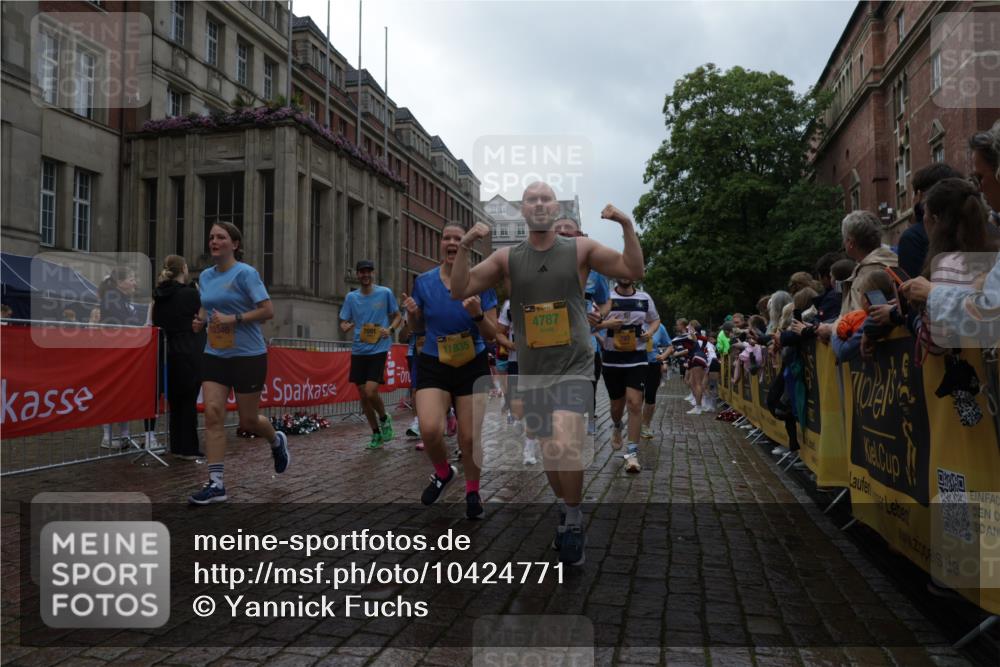 13.09.2026 - Kiel Lauf Yannick Fuchs http://msf.ph/oto/10424771 13.09.2026 11:00:55 Ziel 190, 1314, 2038, 2658, 2697, 3423, 3425, 4769, 4915, 5648, 6399, 6426, 6995, 6996, 7456, 7516, 7610, 8229, 9199, 9594, 9900, 10339, 10480, 10700, 10885, 11972, 12192, 12326, 362, 893, 1518, 1650, 1722, 1795, 1896, 1897, 2233, 2267, 2915, 3793, 4055, 4261, 4524, 4706, 4787, 4855, 4905, 5794, 5912, 6431, 6770, 7091, 7179, 7214, 7610, 7997, 8481, 8565, 8590, 8622, 8686, 9327, 9408, 10346, 10529, 10590, 10674, 10700, 11182, 11797, 11835, 12214, 12457, 12756, 48, 539, 842, 893 meine-sportfotos.de