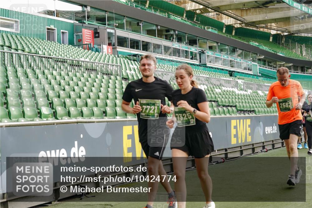 13.09.2026 - 21. swb-Marathon Bremen Michael Burmester http://msf.ph/oto/10424774 13.09.2026 13:24:10 Laufen im Stadion 137, 182, 294, 324, 434, 505, 533, 548, 609, 708, 721, 723, 739, 743, 752, 892, 1178, 1273, 1331, 1463, 1471, 1491, 1515, 1597, 1598, 1691, 1746, 1788, 1944, 2095, 2211, 2213, 2252, 2267, 2286, 2312, 2323, 2433, 2445, 2465, 2475, 2483, 2495, 2497, 2503, 2526, 2554, 2571, 2644, 2768, 2776, 2936, 2968, 3211, 3252, 3282, 3288, 3289, 3292, 3298, 3306, 3312, 3347, 3364, 3381, 3395, 3423, 3447, 3505, 3530, 3559, 3727, 3770, 3819, 4054, 4231, 4406, 4407, 4466, 4467 meine-sportfotos.de