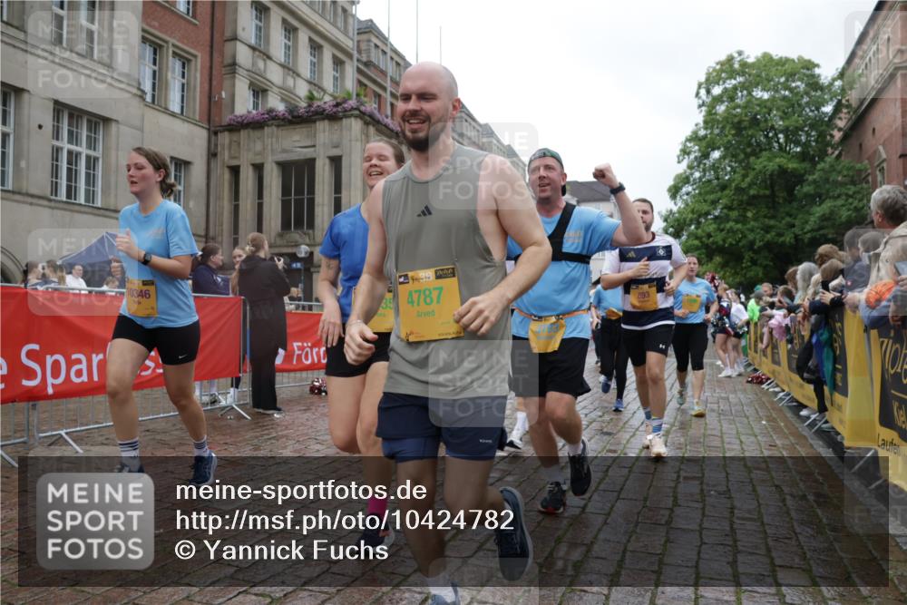 13.09.2026 - Kiel Lauf Yannick Fuchs http://msf.ph/oto/10424782 13.09.2026 11:00:56 Ziel 48, 190, 1314, 2038, 2144, 2658, 2697, 3423, 3425, 4529, 4769, 4915, 5648, 6399, 6426, 6995, 6996, 7456, 7516, 8229, 9199, 9594, 9900, 10339, 10480, 10885, 11972, 12192, 12326, 362, 893, 1518, 1650, 1722, 1795, 1896, 1897, 2233, 2267, 2915, 3793, 4055, 4261, 4524, 4706, 4787, 4855, 4905, 5794, 5912, 6431, 6770, 7091, 7179, 7214, 7610, 7997, 8481, 8565, 8590, 8622, 8686, 9327, 9408, 10346, 10480, 10529, 10590, 10674, 10700, 11797, 11835, 12214, 12457, 12756, 539, 842, 893 meine-sportfotos.de