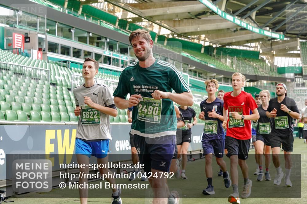 13.09.2026 - 21. swb-Marathon Bremen Michael Burmester http://msf.ph/oto/10424792 13.09.2026 13:01:14 Laufen im Stadion 135, 150, 242, 260, 282, 318, 342, 440, 531, 651, 687, 930, 946, 1006, 1067, 1209, 1368, 1436, 1448, 1493, 1494, 1582, 1650, 1861, 1896, 1935, 1963, 2033, 2047, 2062, 2088, 2293, 2306, 2322, 2370, 2409, 2427, 2485, 2490, 2491, 2517, 2560, 2561, 2627, 2638, 2658, 2686, 2700, 2708, 2781, 2906, 2914, 2967, 2987, 3076, 3105, 3145, 3168, 3173, 3273, 3334, 3354, 3372, 3374, 3375, 3385, 3392, 3480, 3524, 3526, 3527, 3642, 3667, 3729, 3774, 3806, 3855, 3856, 3861, 3930 meine-sportfotos.de