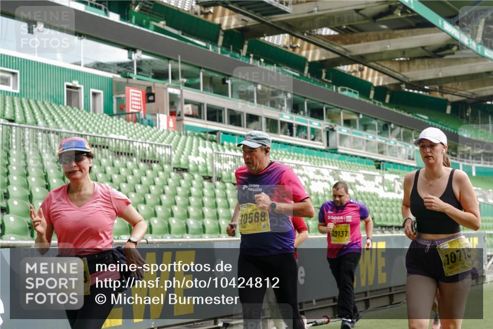 13.09.2026 - 21. swb-Marathon Bremen Michael Burmester http://msf.ph/oto/10424812 13.09.2026 10:47:23 Laufen im Stadion 10161, 10264, 10292, 10349, 10535, 10732, 10895, 10925, 10933, 10970, 11050, 11104, 11181, 11244, 11262, 11296, 11423, 11443, 11457, 11529, 11530, 11546, 11573, 11574, 11579, 11639, 11663, 11675, 11698, 11760, 12083, 12157, 12211, 12285, 12316, 12317, 12340, 12374, 12422, 12444, 12462, 12472, 10002, 10004, 10005, 10176, 10191, 10192, 10271, 10295, 10325, 10335, 10361, 10362, 10459, 10513, 10629, 10756, 10779, 10882, 10997, 10999, 11233, 11307, 11355 meine-sportfotos.de
