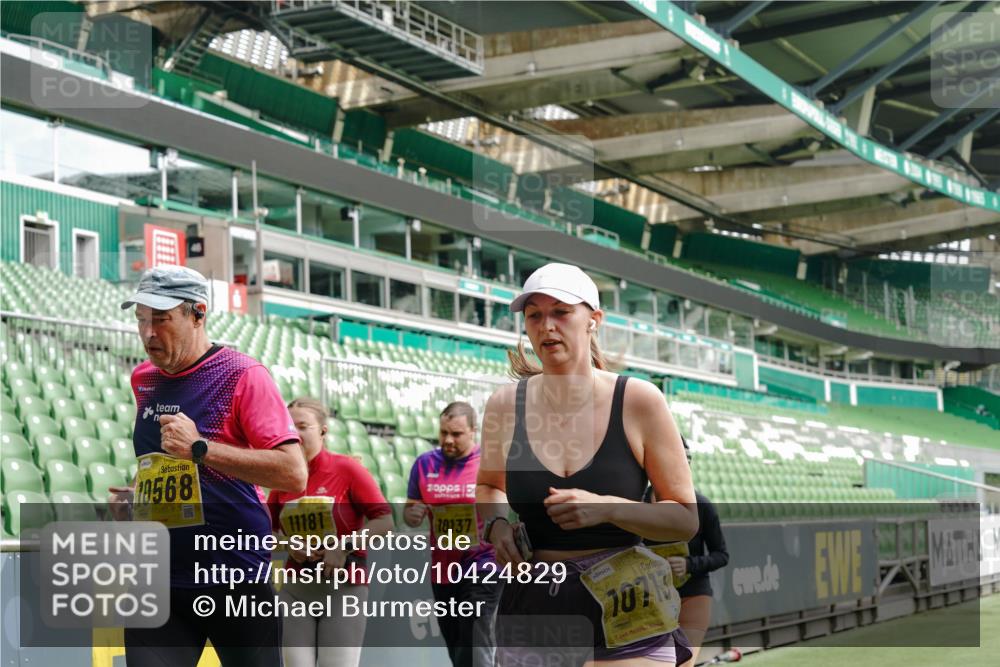 13.09.2026 - 21. swb-Marathon Bremen Michael Burmester http://msf.ph/oto/10424829 13.09.2026 10:47:24 Laufen im Stadion 10161, 10264, 10292, 10349, 10535, 10732, 10895, 10925, 10933, 10970, 11050, 11104, 11181, 11244, 11262, 11296, 11423, 11443, 11457, 11529, 11530, 11546, 11573, 11574, 11579, 11639, 11663, 11675, 11698, 11760, 12083, 12157, 12211, 12285, 12316, 12317, 12340, 12374, 12422, 12444, 12462, 12472, 10002, 10004, 10005, 10176, 10191, 10192, 10271, 10295, 10325, 10335, 10361, 10362, 10459, 10513, 10629, 10756, 10779, 10882, 10997, 10999, 11233, 11307, 11355 meine-sportfotos.de
