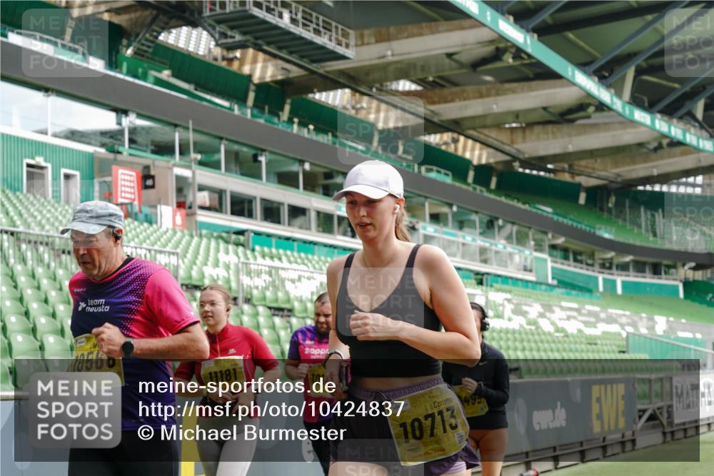 13.09.2026 - 21. swb-Marathon Bremen Michael Burmester http://msf.ph/oto/10424837 13.09.2026 10:47:24 Laufen im Stadion 10161, 10264, 10292, 10349, 10535, 10732, 10895, 10925, 10933, 10970, 11050, 11104, 11181, 11244, 11262, 11296, 11423, 11443, 11457, 11529, 11530, 11546, 11573, 11574, 11579, 11639, 11663, 11675, 11698, 11760, 12083, 12157, 12211, 12285, 12316, 12317, 12340, 12374, 12422, 12444, 12462, 12472, 10002, 10004, 10005, 10176, 10191, 10192, 10271, 10295, 10325, 10335, 10361, 10362, 10459, 10513, 10629, 10756, 10779, 10882, 10997, 10999, 11233, 11307, 11355 meine-sportfotos.de