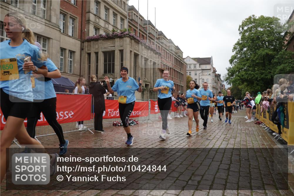 13.09.2026 - Kiel Lauf Yannick Fuchs http://msf.ph/oto/10424844 13.09.2026 11:01:06 Ziel 48, 1314, 1522, 2132, 2144, 2637, 2658, 4529, 4530, 6653, 7456, 9899, 9900, 10885, 11857, 190, 362, 1314, 1650, 1722, 1795, 2038, 2233, 2267, 2697, 3423, 3425, 4055, 4261, 4706, 4769, 4855, 4915, 5648, 5794, 5912, 6399, 6426, 6995, 6996, 7179, 7214, 7516, 7610, 8229, 8590, 8622, 8686, 9199, 9594, 10339, 10480, 10529, 10590, 10700, 10885, 11797, 11972, 12192, 12326, 12756, 539, 842, 1018, 1744, 5451, 7191, 8307, 362, 4524, 4905, 9327 meine-sportfotos.de