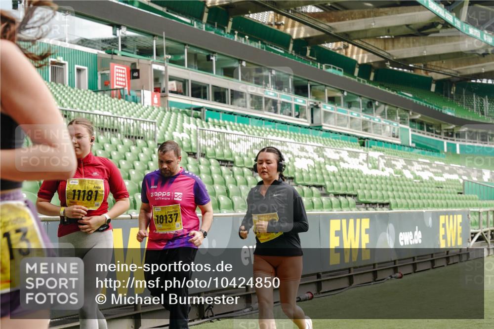 13.09.2026 - 21. swb-Marathon Bremen Michael Burmester http://msf.ph/oto/10424850 13.09.2026 10:47:25 Laufen im Stadion 10161, 10264, 10292, 10349, 10535, 10732, 10895, 10925, 10933, 10970, 11050, 11104, 11181, 11244, 11262, 11296, 11423, 11443, 11457, 11529, 11530, 11546, 11573, 11574, 11579, 11639, 11663, 11675, 11698, 11760, 12083, 12157, 12211, 12285, 12316, 12317, 12340, 12374, 12422, 12444, 12462, 12472, 10002, 10004, 10005, 10176, 10191, 10192, 10271, 10295, 10325, 10335, 10361, 10362, 10459, 10513, 10629, 10713, 10756, 10779, 10882, 10997, 10999, 11233, 11307, 11355 meine-sportfotos.de