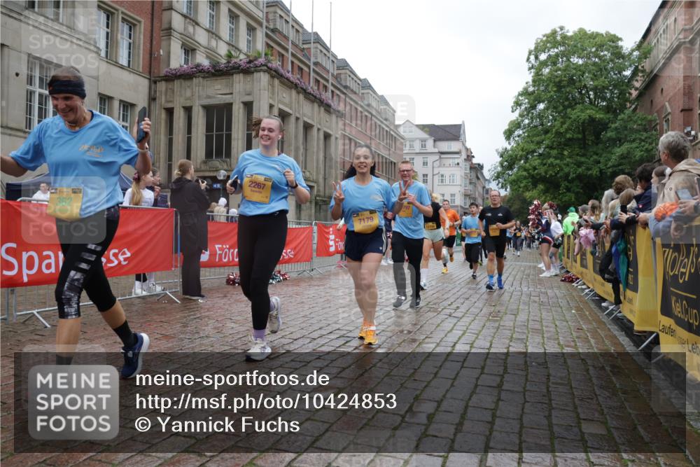 13.09.2026 - Kiel Lauf Yannick Fuchs http://msf.ph/oto/10424853 13.09.2026 11:01:06 Ziel 48, 1314, 1522, 2132, 2144, 2637, 2658, 4529, 4530, 6653, 7456, 9899, 9900, 10885, 11857, 190, 362, 1314, 1650, 1722, 1795, 2038, 2233, 2267, 2697, 3423, 3425, 4055, 4261, 4706, 4769, 4855, 4915, 5648, 5794, 5912, 6399, 6426, 6995, 6996, 7179, 7214, 7516, 7610, 8229, 8590, 8622, 8686, 9199, 9594, 10339, 10480, 10529, 10590, 10700, 10885, 11797, 11972, 12192, 12326, 12756, 539, 842, 1018, 1744, 5451, 7191, 8307, 362, 4524, 4905, 9327 meine-sportfotos.de