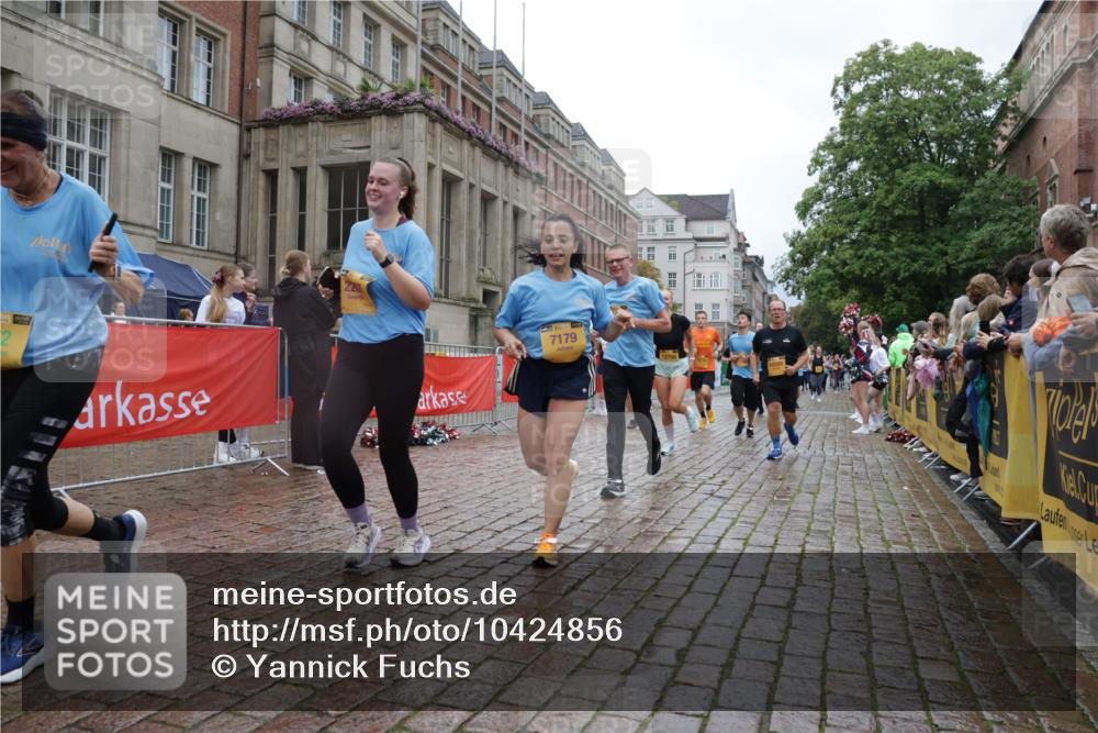 13.09.2026 - Kiel Lauf Yannick Fuchs http://msf.ph/oto/10424856 13.09.2026 11:01:07 Ziel 48, 823, 1448, 1522, 2132, 2144, 2637, 2658, 3340, 4529, 4530, 5552, 6653, 7456, 9899, 9900, 11857, 190, 362, 1314, 1722, 1795, 2038, 2267, 2697, 3423, 3425, 4055, 4261, 4706, 4769, 4855, 4915, 5648, 5794, 5912, 6399, 6426, 6995, 6996, 7179, 7214, 7516, 7610, 8229, 8590, 8622, 8686, 9199, 9594, 10339, 10480, 10529, 10590, 10700, 10885, 11797, 11972, 12192, 12326, 12756, 539, 842, 1018, 1744, 5451, 7191, 8307, 362, 4524, 4905, 9327 meine-sportfotos.de