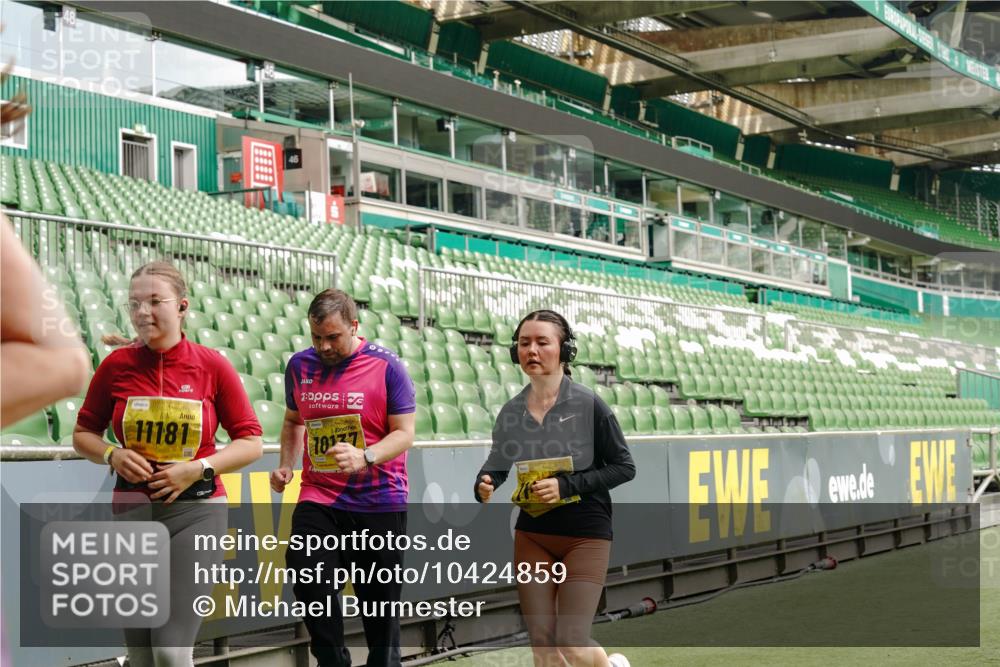 13.09.2026 - 21. swb-Marathon Bremen Michael Burmester http://msf.ph/oto/10424859 13.09.2026 10:47:25 Laufen im Stadion 10161, 10264, 10292, 10349, 10535, 10732, 10895, 10925, 10933, 10970, 11050, 11104, 11181, 11244, 11262, 11296, 11423, 11443, 11457, 11529, 11530, 11546, 11573, 11574, 11579, 11639, 11663, 11675, 11698, 11760, 12083, 12157, 12211, 12285, 12316, 12317, 12340, 12374, 12422, 12444, 12462, 12472, 10002, 10004, 10005, 10176, 10191, 10192, 10271, 10295, 10325, 10335, 10361, 10362, 10459, 10513, 10629, 10713, 10756, 10779, 10882, 10997, 10999, 11233, 11307, 11355 meine-sportfotos.de