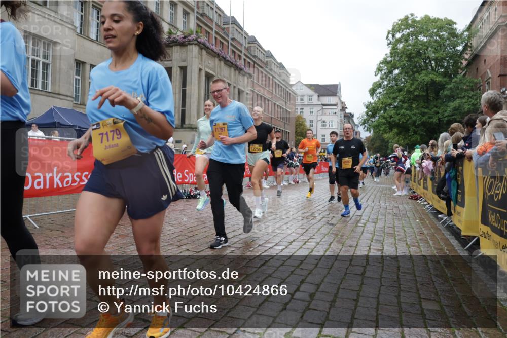 13.09.2026 - Kiel Lauf Yannick Fuchs http://msf.ph/oto/10424866 13.09.2026 11:01:07 Ziel 48, 823, 1448, 1522, 2132, 2144, 2637, 2658, 3340, 4529, 4530, 5552, 6653, 7456, 9899, 9900, 11857, 190, 362, 1314, 1722, 1795, 2038, 2267, 2697, 3423, 3425, 4055, 4261, 4706, 4769, 4855, 4915, 5648, 5794, 5912, 6399, 6426, 6995, 6996, 7179, 7214, 7516, 7610, 8229, 8590, 8622, 8686, 9199, 9594, 10339, 10480, 10529, 10590, 10700, 10885, 11797, 11972, 12192, 12326, 12756, 539, 842, 1018, 1744, 5451, 7191, 8307, 362, 4524, 4905, 9327 meine-sportfotos.de