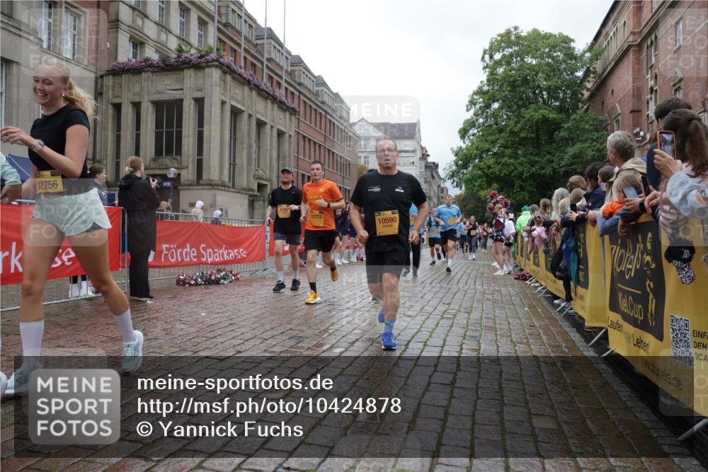 13.09.2026 - Kiel Lauf Yannick Fuchs http://msf.ph/oto/10424878 13.09.2026 11:01:09 Ziel 48, 539, 823, 842, 1448, 1522, 2132, 2144, 2637, 2658, 3340, 4529, 4530, 5052, 5552, 6300, 6653, 7456, 7651, 8596, 9899, 9900, 11216, 11217, 11581, 11805, 11857, 12151, 190, 1314, 1722, 1795, 2038, 2697, 3423, 3425, 4055, 4706, 4769, 4855, 4915, 5648, 5794, 5912, 6399, 6426, 6995, 6996, 7214, 7516, 7610, 8229, 8590, 8622, 8686, 9199, 9594, 10339, 10480, 10529, 10590, 10700, 10885, 11797, 11972, 12192, 12326, 12756, 1018, 1744, 3626, 3662, 5451, 7191, 8307, 362, 4524, 9327 meine-sportfotos.de