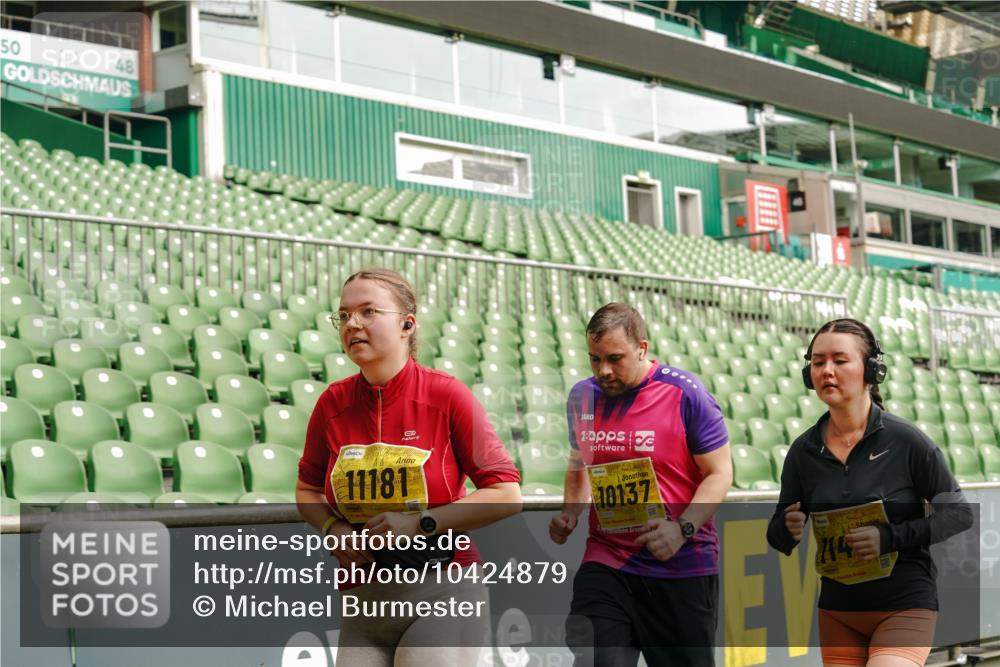 13.09.2026 - 21. swb-Marathon Bremen Michael Burmester http://msf.ph/oto/10424879 13.09.2026 10:47:26 Laufen im Stadion 10161, 10264, 10292, 10349, 10535, 10732, 10895, 10925, 10933, 10970, 11050, 11104, 11244, 11262, 11296, 11423, 11443, 11457, 11529, 11530, 11546, 11573, 11574, 11579, 11639, 11663, 11675, 11698, 11760, 12083, 12157, 12211, 12285, 12316, 12317, 12340, 12374, 12422, 12444, 12462, 12472, 10002, 10004, 10005, 10176, 10191, 10192, 10271, 10295, 10325, 10335, 10361, 10362, 10459, 10513, 10629, 10679, 10713, 10756, 10779, 10882, 10997, 10999, 11233, 11307, 11355 meine-sportfotos.de