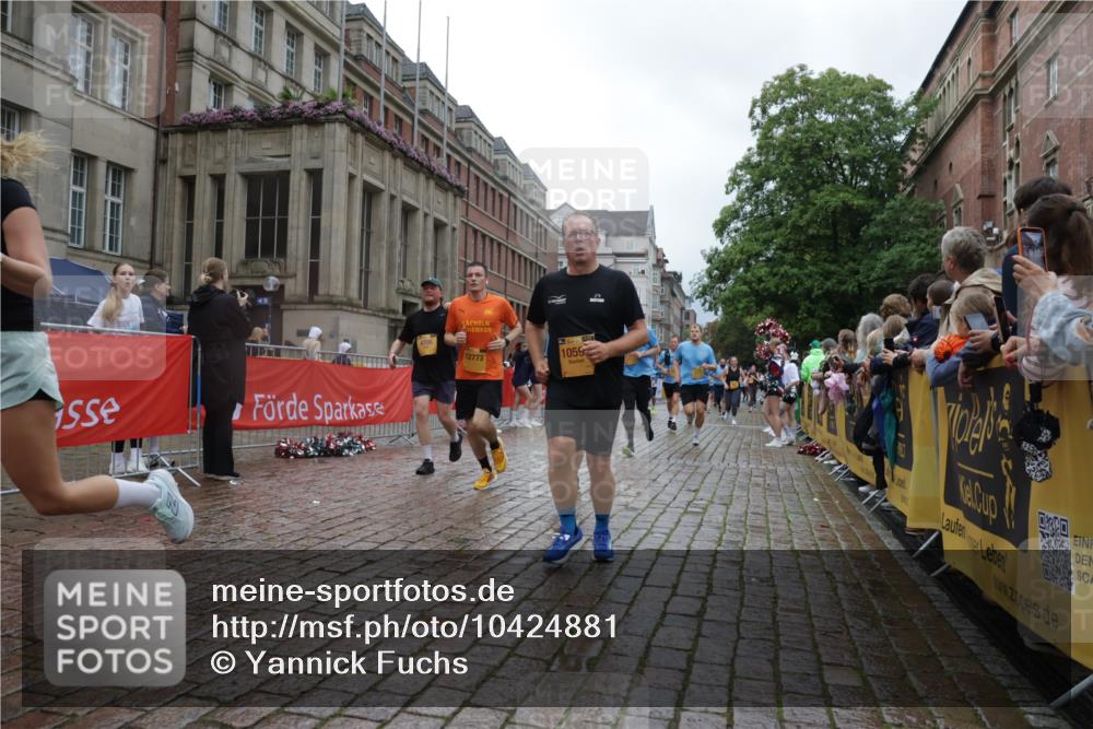 13.09.2026 - Kiel Lauf Yannick Fuchs http://msf.ph/oto/10424881 13.09.2026 11:01:09 Ziel 48, 539, 823, 842, 1448, 1522, 2132, 2144, 2637, 2658, 3340, 4529, 4530, 5052, 5552, 6300, 6653, 7456, 7651, 8596, 9899, 9900, 11216, 11217, 11581, 11805, 11857, 12151, 190, 1314, 1722, 1795, 2038, 2697, 3423, 3425, 4055, 4706, 4769, 4855, 4915, 5648, 5794, 5912, 6399, 6426, 6995, 6996, 7214, 7516, 7610, 8229, 8590, 8622, 8686, 9199, 9594, 10339, 10480, 10529, 10590, 10700, 10885, 11797, 11972, 12192, 12326, 12756, 1018, 1744, 3626, 3662, 5451, 7191, 8307, 362, 4524, 9327 meine-sportfotos.de
