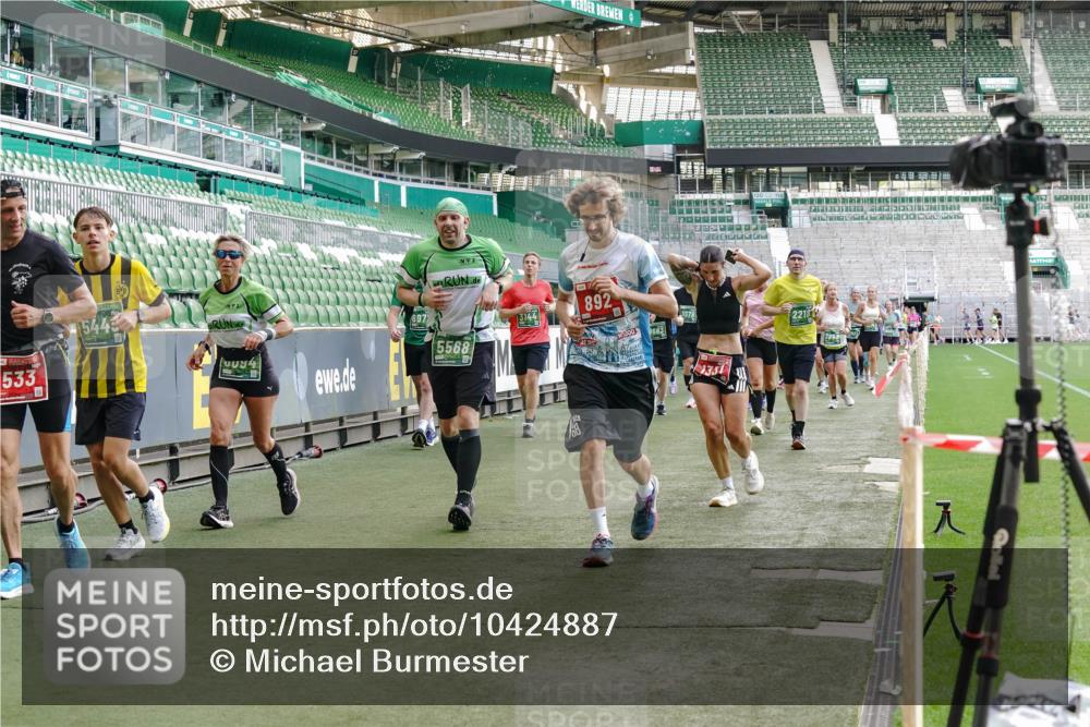 13.09.2026 - 21. swb-Marathon Bremen Michael Burmester http://msf.ph/oto/10424887 13.09.2026 13:24:15 Laufen im Stadion 137, 182, 213, 294, 324, 434, 505, 533, 548, 609, 708, 721, 723, 739, 743, 752, 892, 1178, 1273, 1331, 1463, 1471, 1491, 1515, 1597, 1598, 1746, 1788, 1944, 2095, 2211, 2213, 2252, 2267, 2286, 2312, 2323, 2433, 2445, 2465, 2475, 2483, 2495, 2497, 2503, 2526, 2554, 2571, 2644, 2768, 2776, 2833, 2936, 2968, 3211, 3252, 3282, 3288, 3289, 3292, 3298, 3306, 3312, 3347, 3364, 3381, 3395, 3423, 3447, 3505, 3559, 3727, 3770, 3819, 4054, 4231, 4466, 4467 meine-sportfotos.de