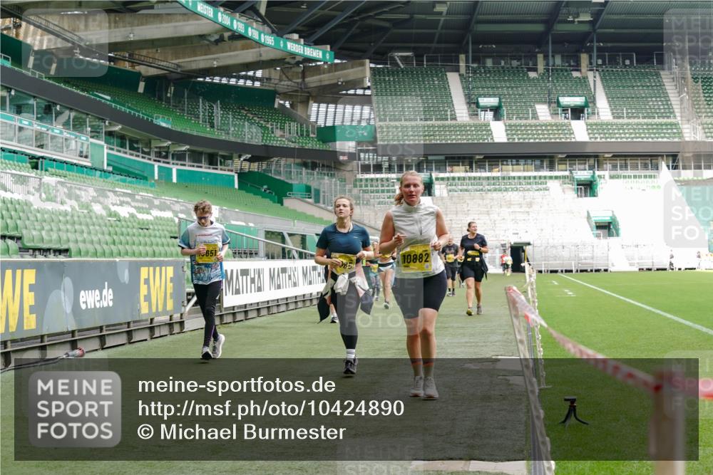 13.09.2026 - 21. swb-Marathon Bremen Michael Burmester http://msf.ph/oto/10424890 13.09.2026 10:47:28 Laufen im Stadion 10161, 10264, 10292, 10349, 10440, 10535, 10732, 10789, 10895, 10925, 10933, 10970, 11050, 11104, 11244, 11262, 11296, 11423, 11443, 11457, 11529, 11530, 11546, 11573, 11574, 11579, 11639, 11663, 11675, 11698, 11760, 12083, 12157, 12211, 12285, 12316, 12317, 12340, 12422, 12444, 12462, 12472, 10002, 10004, 10005, 10176, 10191, 10192, 10271, 10295, 10325, 10335, 10459, 10513, 10629, 10679, 10713, 10756, 10779, 10882, 10997, 10999, 11233, 11307, 11355 meine-sportfotos.de