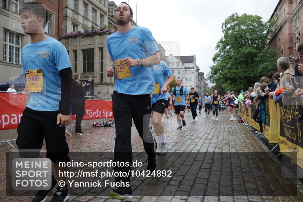 13.09.2026 - Kiel Lauf Yannick Fuchs http://msf.ph/oto/10424892 13.09.2026 11:01:12 Ziel 539, 823, 842, 1448, 1522, 1744, 2132, 2637, 3340, 4530, 4788, 5052, 5552, 6300, 6522, 6653, 7651, 8469, 8596, 9899, 11216, 11217, 11581, 11805, 11857, 12151, 48, 190, 1314, 1722, 1795, 2038, 2144, 2658, 2697, 3423, 3425, 4055, 4529, 4530, 4706, 4769, 4855, 4915, 5648, 5794, 5912, 6399, 6426, 6995, 6996, 7214, 7456, 7516, 7610, 8229, 8590, 8622, 8686, 9199, 9594, 9899, 9900, 10339, 10480, 10529, 10700, 10885, 11972, 12192, 12326, 1018, 3626, 3662, 5451, 7191, 8307, 362 meine-sportfotos.de