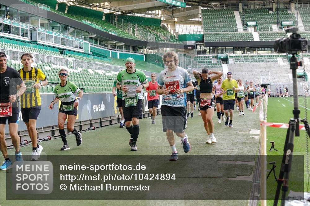 13.09.2026 - 21. swb-Marathon Bremen Michael Burmester http://msf.ph/oto/10424894 13.09.2026 13:24:15 Laufen im Stadion 137, 182, 213, 294, 324, 434, 505, 533, 548, 609, 708, 721, 723, 739, 743, 752, 892, 1178, 1273, 1331, 1463, 1471, 1491, 1515, 1597, 1598, 1746, 1788, 1944, 2095, 2211, 2213, 2252, 2267, 2286, 2312, 2323, 2433, 2445, 2465, 2475, 2483, 2495, 2497, 2503, 2526, 2554, 2571, 2644, 2768, 2776, 2833, 2936, 2968, 3211, 3252, 3282, 3288, 3289, 3292, 3298, 3306, 3312, 3347, 3364, 3381, 3395, 3423, 3447, 3505, 3559, 3727, 3770, 3819, 4054, 4231, 4466, 4467 meine-sportfotos.de