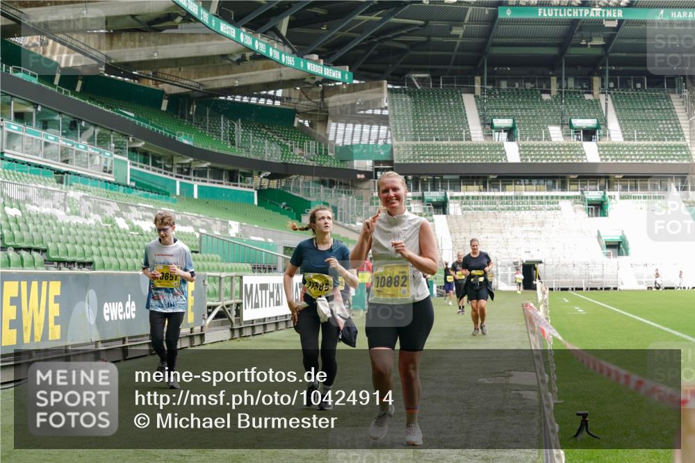 13.09.2026 - 21. swb-Marathon Bremen Michael Burmester http://msf.ph/oto/10424914 13.09.2026 10:47:29 Laufen im Stadion 10161, 10264, 10292, 10349, 10440, 10535, 10732, 10789, 10895, 10925, 10933, 10970, 11050, 11104, 11262, 11296, 11423, 11443, 11457, 11529, 11530, 11546, 11573, 11574, 11579, 11639, 11663, 11675, 11698, 11760, 12083, 12157, 12211, 12285, 12316, 12317, 12340, 12422, 12444, 12462, 12472, 12561, 10002, 10004, 10005, 10176, 10191, 10192, 10271, 10295, 10325, 10335, 10459, 10513, 10629, 10679, 10713, 10756, 10779, 10882, 10997, 10999, 11081, 11233, 11307, 11355 meine-sportfotos.de