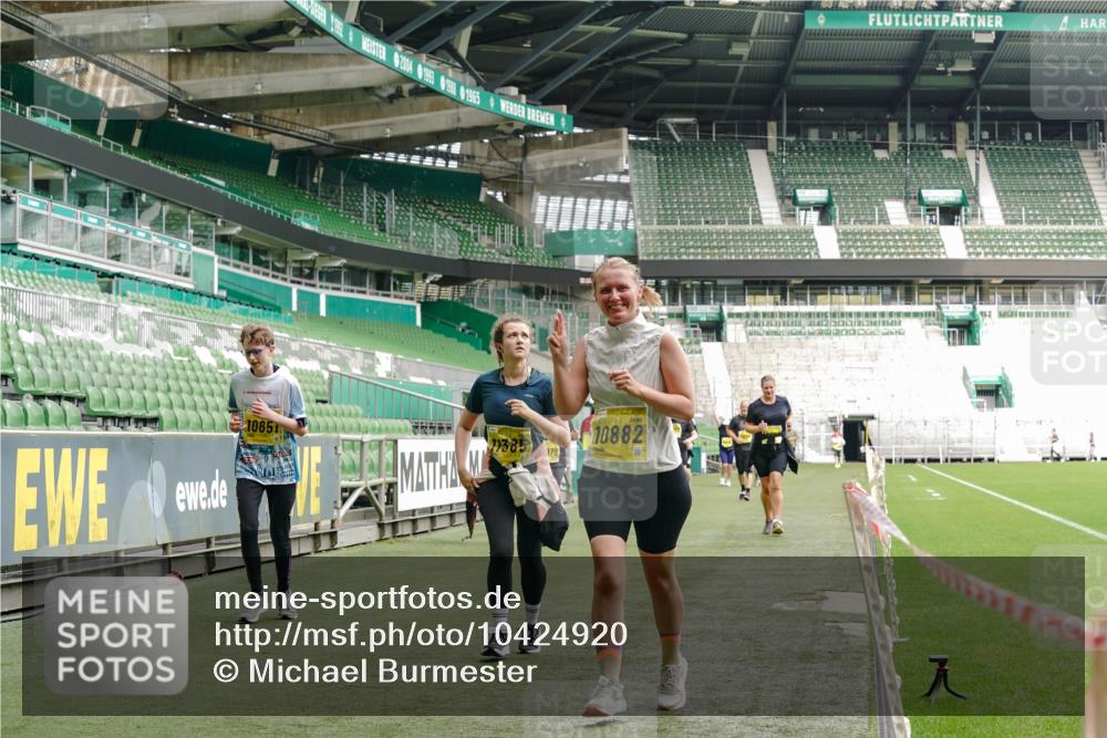 13.09.2026 - 21. swb-Marathon Bremen Michael Burmester http://msf.ph/oto/10424920 13.09.2026 10:47:30 Laufen im Stadion 10161, 10264, 10292, 10349, 10440, 10535, 10732, 10789, 10895, 10925, 10933, 10970, 11050, 11104, 11262, 11296, 11423, 11443, 11457, 11529, 11530, 11546, 11573, 11579, 11639, 11663, 11675, 11698, 11760, 12083, 12157, 12211, 12316, 12317, 12340, 12422, 12444, 12462, 12471, 12472, 12561, 10002, 10004, 10005, 10176, 10191, 10192, 10271, 10295, 10325, 10335, 10459, 10513, 10629, 10679, 10713, 10756, 10779, 10882, 10997, 10999, 11081, 11233, 11307, 11355 meine-sportfotos.de