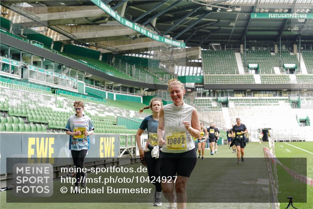 13.09.2026 - 21. swb-Marathon Bremen Michael Burmester http://msf.ph/oto/10424927 13.09.2026 10:47:30 Laufen im Stadion 10161, 10264, 10292, 10349, 10440, 10535, 10732, 10789, 10895, 10925, 10933, 10970, 11050, 11104, 11262, 11296, 11423, 11443, 11457, 11529, 11530, 11546, 11573, 11579, 11639, 11663, 11675, 11698, 11760, 12083, 12157, 12211, 12316, 12317, 12340, 12422, 12444, 12462, 12471, 12472, 12561, 10002, 10004, 10005, 10176, 10191, 10192, 10271, 10295, 10325, 10335, 10459, 10513, 10629, 10679, 10713, 10756, 10779, 10882, 10997, 10999, 11081, 11233, 11307, 11355 meine-sportfotos.de