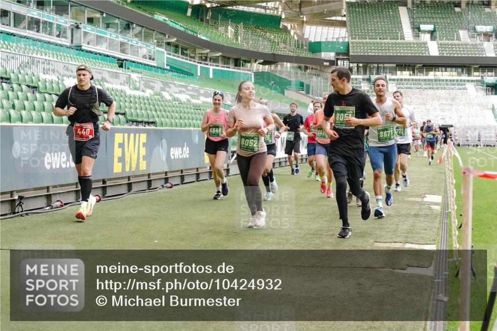 13.09.2026 - 21. swb-Marathon Bremen Michael Burmester http://msf.ph/oto/10424932 13.09.2026 13:01:22 Laufen im Stadion 135, 150, 242, 260, 282, 318, 440, 531, 651, 687, 930, 946, 1006, 1067, 1163, 1368, 1436, 1448, 1493, 1494, 1582, 1650, 1861, 1896, 1935, 1963, 2033, 2047, 2062, 2292, 2293, 2306, 2322, 2370, 2409, 2427, 2485, 2490, 2491, 2560, 2561, 2627, 2638, 2658, 2686, 2700, 2708, 2781, 2906, 2914, 2967, 2987, 3013, 3044, 3076, 3105, 3145, 3168, 3173, 3187, 3248, 3294, 3334, 3354, 3372, 3374, 3375, 3385, 3392, 3480, 3524, 3526, 3527, 3642, 3667, 3729, 3774, 3806, 3855, 3856 meine-sportfotos.de