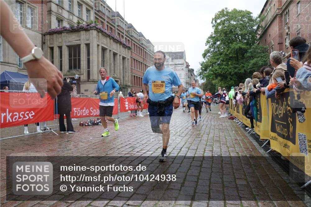 13.09.2026 - Kiel Lauf Yannick Fuchs http://msf.ph/oto/10424938 13.09.2026 11:01:17 Ziel 539, 823, 842, 1448, 1522, 1744, 2637, 3340, 4788, 5052, 5451, 5552, 6300, 6522, 6653, 7191, 7651, 8469, 8596, 9525, 11056, 11216, 11217, 11502, 11505, 11581, 11805, 11857, 12010, 12151, 48, 190, 1314, 1522, 2038, 2132, 2144, 2637, 2658, 2697, 3423, 3425, 4055, 4529, 4530, 4769, 4915, 5648, 6399, 6426, 6995, 6996, 7456, 7516, 7610, 8229, 8622, 9199, 9594, 9899, 9900, 10339, 10480, 10529, 10700, 10885, 11972, 12192, 12326, 955, 1018, 3626, 3662, 8307 meine-sportfotos.de
