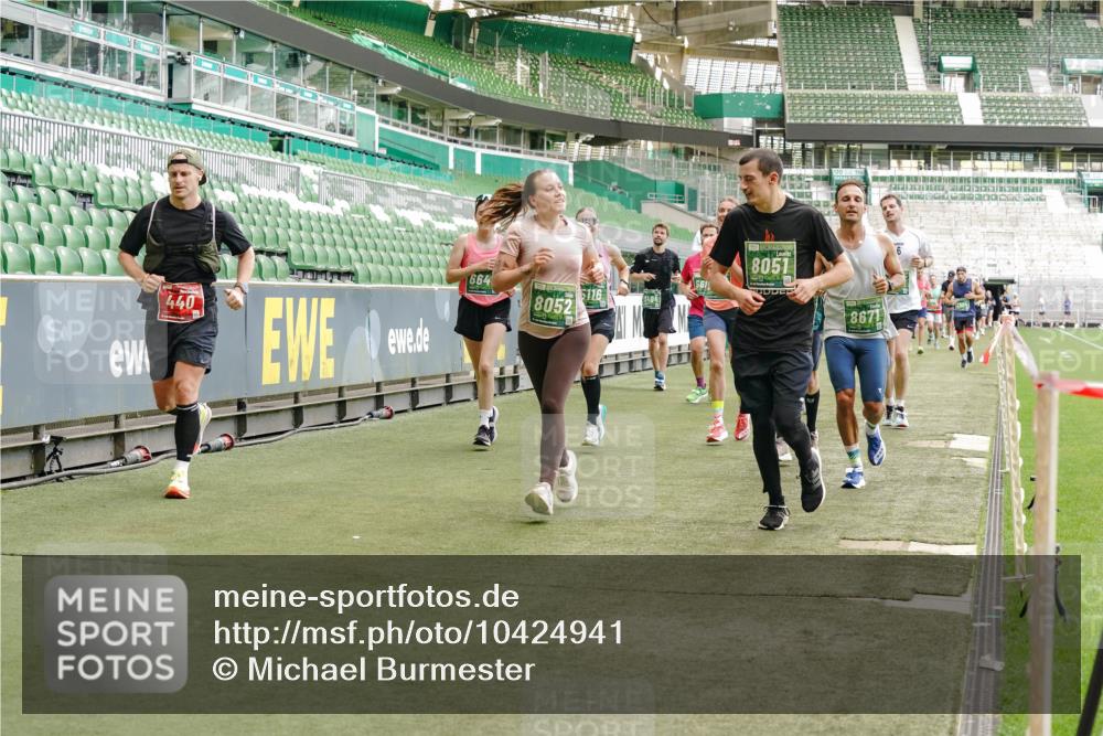 13.09.2026 - 21. swb-Marathon Bremen Michael Burmester http://msf.ph/oto/10424941 13.09.2026 13:01:22 Laufen im Stadion 135, 150, 242, 260, 282, 318, 440, 531, 651, 687, 930, 946, 1006, 1067, 1163, 1368, 1436, 1448, 1493, 1494, 1582, 1650, 1861, 1896, 1935, 1963, 2033, 2047, 2062, 2292, 2293, 2306, 2322, 2370, 2409, 2427, 2485, 2490, 2491, 2560, 2561, 2627, 2638, 2658, 2686, 2700, 2708, 2781, 2906, 2914, 2967, 2987, 3013, 3044, 3076, 3105, 3145, 3168, 3173, 3187, 3248, 3294, 3334, 3354, 3372, 3374, 3375, 3385, 3392, 3480, 3524, 3526, 3527, 3642, 3667, 3729, 3774, 3806, 3855, 3856 meine-sportfotos.de