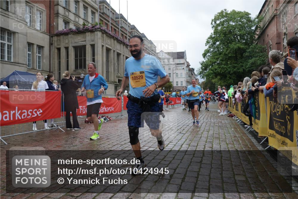 13.09.2026 - Kiel Lauf Yannick Fuchs http://msf.ph/oto/10424945 13.09.2026 11:01:17 Ziel 539, 823, 842, 1448, 1522, 1744, 2637, 3340, 4788, 5052, 5451, 5552, 6300, 6522, 6653, 7191, 7651, 8469, 8596, 9525, 11056, 11216, 11217, 11502, 11505, 11581, 11805, 11857, 12010, 12151, 48, 190, 1314, 1522, 2038, 2132, 2144, 2637, 2658, 2697, 3423, 3425, 4055, 4529, 4530, 4769, 4915, 5648, 6399, 6426, 6995, 6996, 7456, 7516, 7610, 8229, 8622, 9199, 9594, 9899, 9900, 10339, 10480, 10529, 10700, 10885, 11972, 12192, 12326, 955, 1018, 3626, 3662, 8307 meine-sportfotos.de