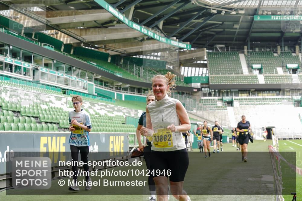 13.09.2026 - 21. swb-Marathon Bremen Michael Burmester http://msf.ph/oto/10424946 13.09.2026 10:47:30 Laufen im Stadion 10161, 10264, 10292, 10349, 10440, 10535, 10732, 10789, 10895, 10925, 10933, 10970, 11050, 11104, 11262, 11296, 11423, 11443, 11457, 11529, 11530, 11546, 11573, 11579, 11639, 11663, 11675, 11698, 11760, 12083, 12157, 12211, 12316, 12317, 12340, 12422, 12444, 12462, 12471, 12472, 12561, 10002, 10004, 10005, 10176, 10191, 10192, 10271, 10295, 10325, 10335, 10459, 10513, 10629, 10679, 10713, 10756, 10779, 10882, 10997, 10999, 11081, 11233, 11307, 11355 meine-sportfotos.de